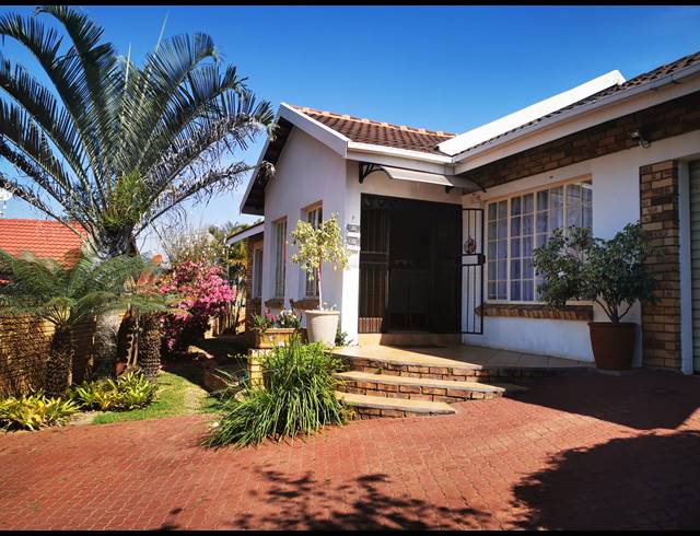 3 BEDROOM HOUSE TO LET IN WEST ACRES